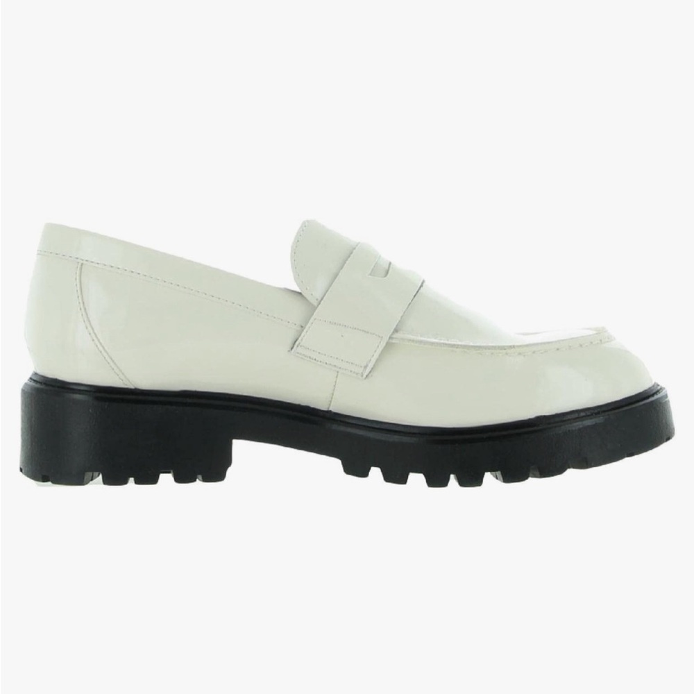 NWOT Steve Madden Lotto Loafer white patent size 8